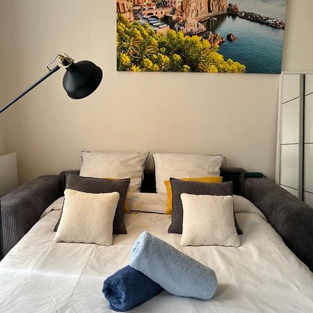 Grand Studio Lumineux En Plein Coeur De Versailles Exterior photo